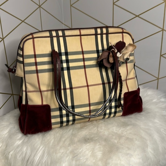 Handbags - 💯Authentic Burberry Nova Check Handbag🍀